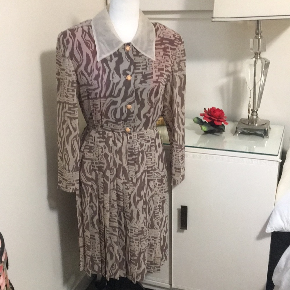 Vintage Elegant Patterned  Midi Dress with Sheer Collar Size M